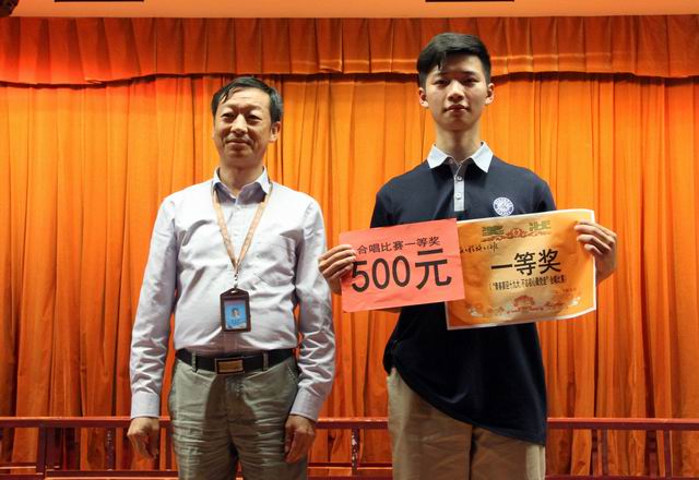 調(diào)整大小 10、吳良照書記給獲得一等獎的代表隊頒獎.jpg